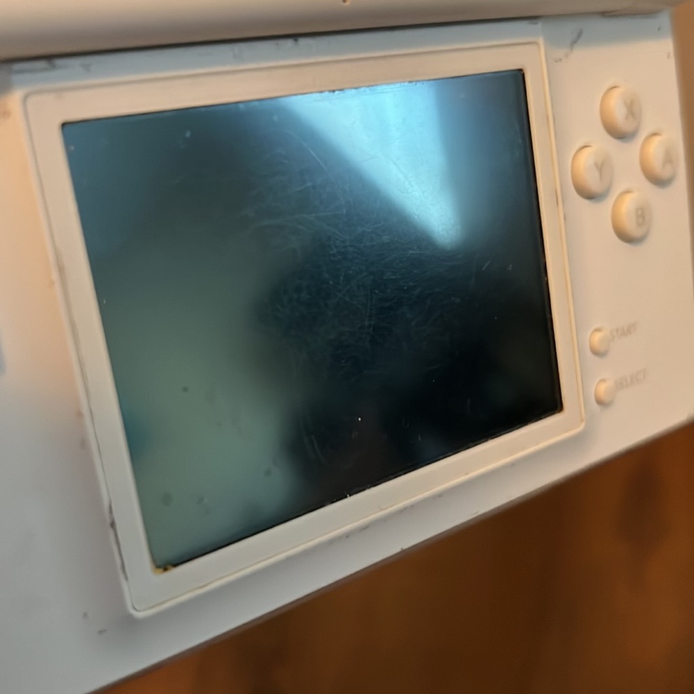 Nintendo DS Lite - Picture 3 of 10